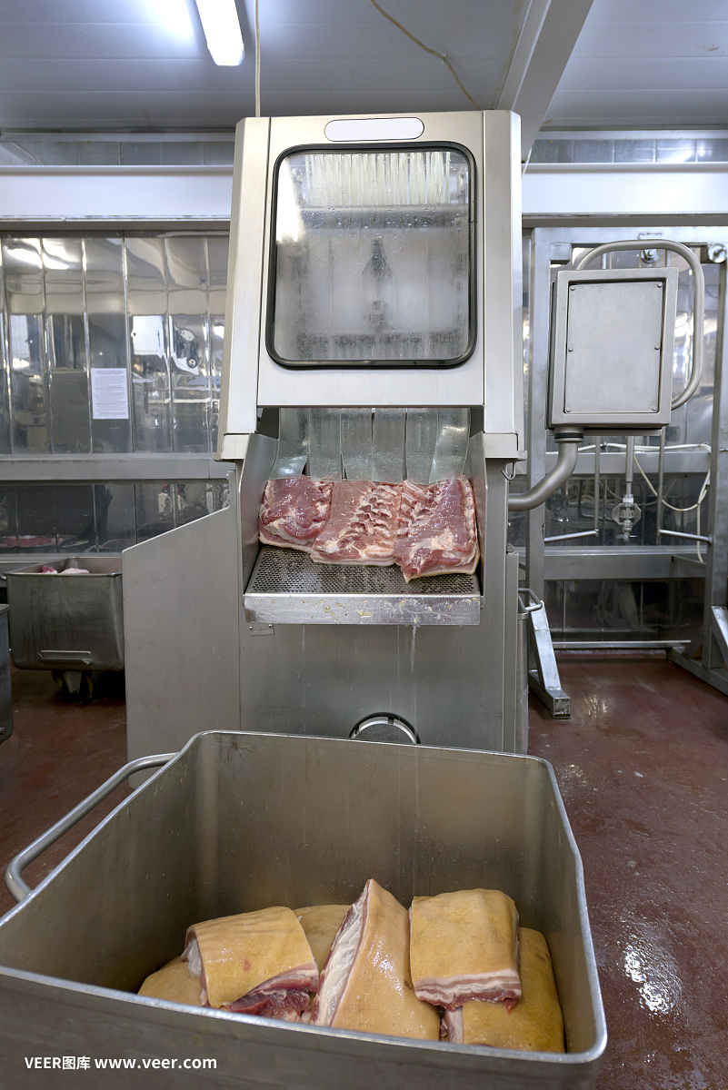食品工廠的生產(chǎn)線。肉類產(chǎn)品的準(zhǔn)備。